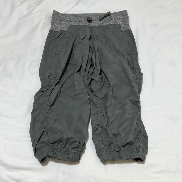 Ivivva by Lululemon Live To Move Crops Slate Heathered Grey Ruched Joggers - Picture 4 of 11